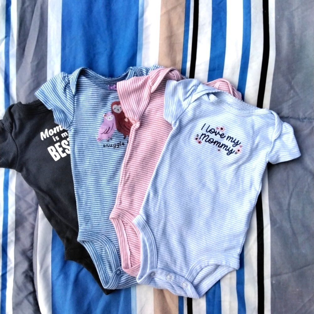🙂 3/15 Carter's baby girl oufits size 3 months